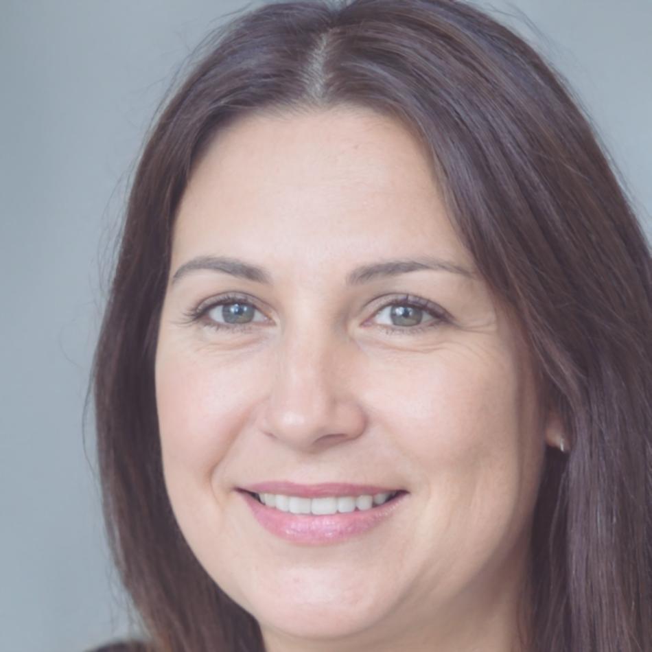 Laura Martínez, Especialista en Inversiones